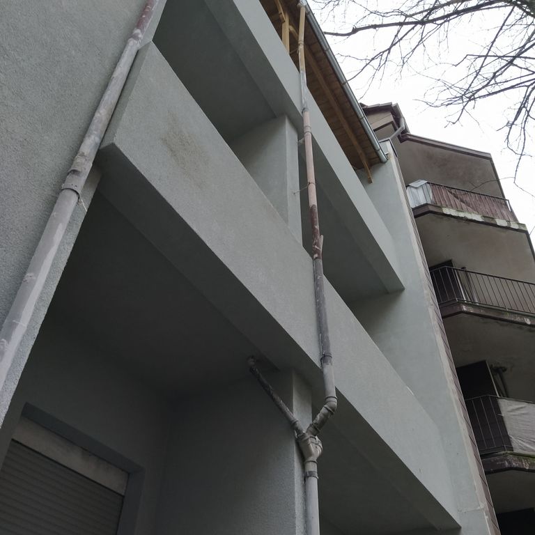 ca. 180 m² Gesamtfläche Fassade sanieren + Farbe benötigt in 47051 ...