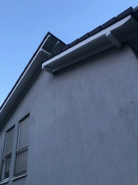 Malerarbeiten: Dach holz außenkante