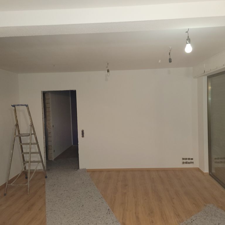Malerarbeiten: 50 m²; Fünf Räume; Wände, Decken, spezielle Nikotin-...