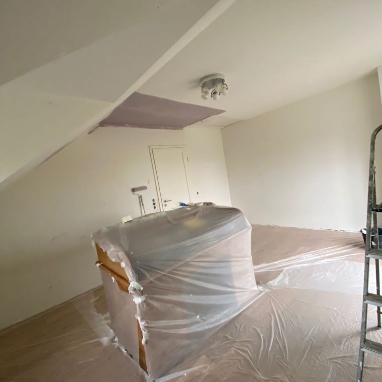 Malerarbeiten: 14 m²; Ein Raum; Wände, Decken