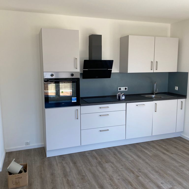 53567 Asbach Neubau zu tapezieren und zu streichen