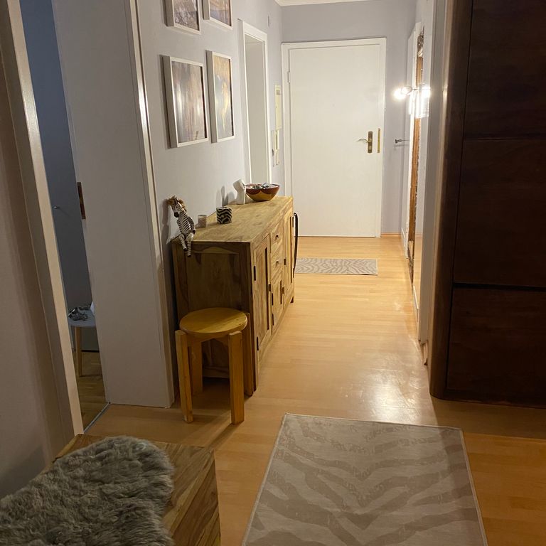 Malerarbeiten: 24 m²; Ein Raum; Wände, Decken, Türen, Abriss vorhan...