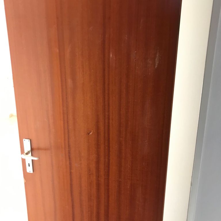 Lackierarbeiten: 8 Stück; Fenster- oder Türrahmen