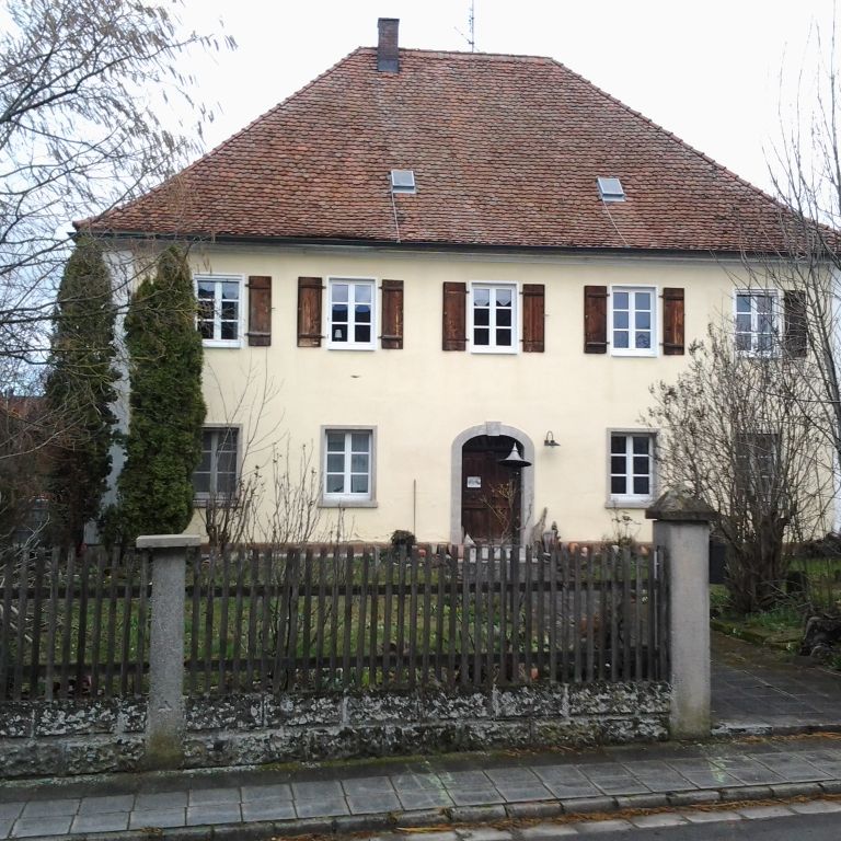 500 m² Gesamtfläche Fassade streichen, Untergrund vorbereiten + Far...