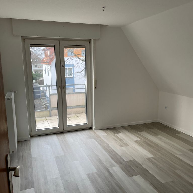 Tapezierarbeiten: Tapete kaufen, Tapete anbringen, Alte Tapete entf...