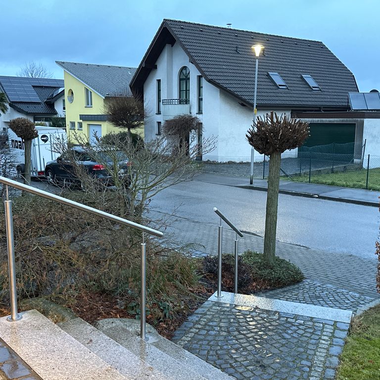 Tore und Geländer: 2 Stück; Treppengeländer; Aufbauen