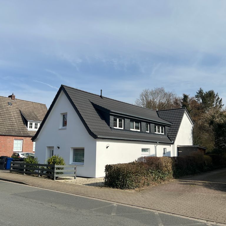 220 m² Gesamtfläche Fassade sanieren, Fassade dämmen + Farbe benöti...