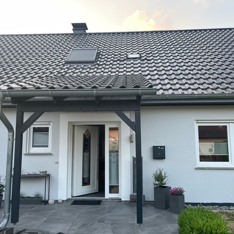 180 m² Gesamtfläche Fassade streichen, Untergrund vorbereiten, Farb...
