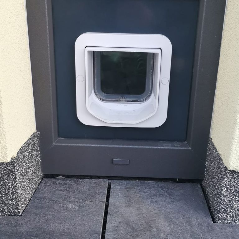 250 mm x 250 mm Tierklappe einbauen + Tierklappe benötigt in 16767 ...