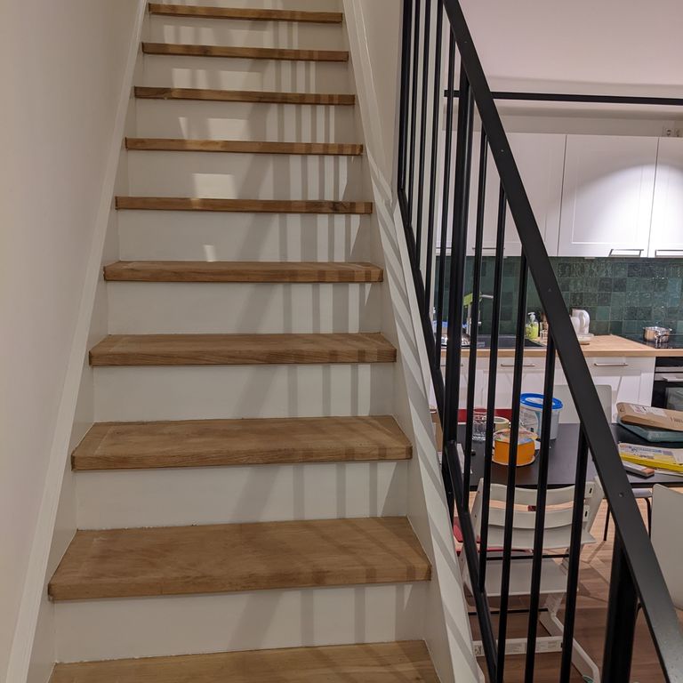 Treppen und Treppengeländer lackieren + Feinarbeiten Fensterbretter