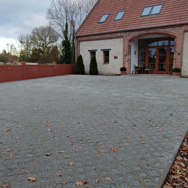 Pflasterarbeiten: 800 m²; Liefern, Pflastern, Entfernen; Garten ode...
