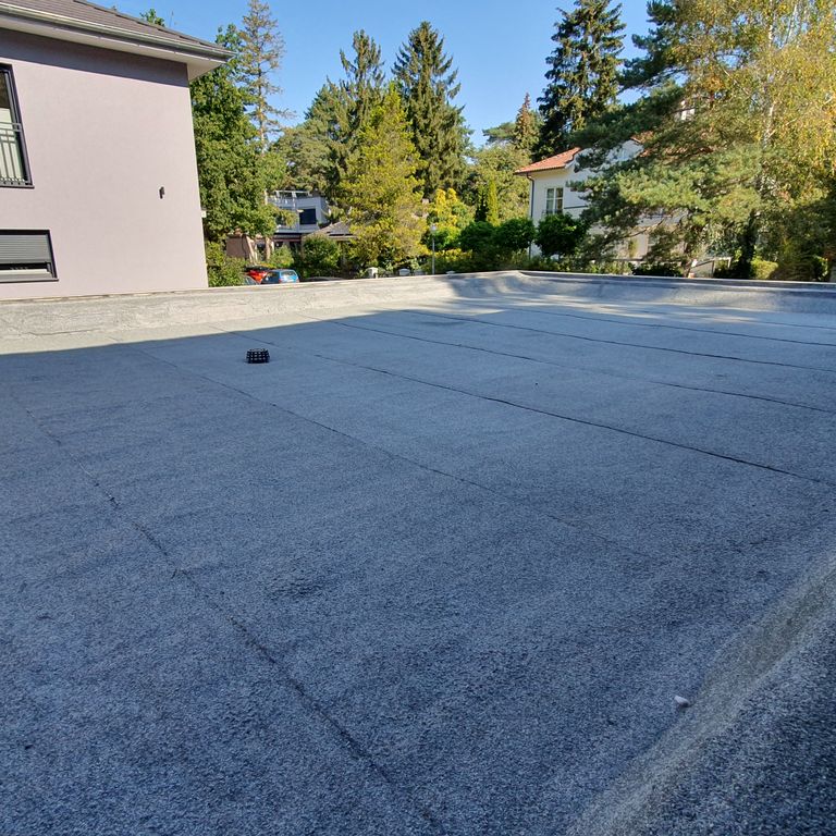 Dach decken: 35 m²; Dach abdichten; Nebengebäude (Garage, Schuppen...
